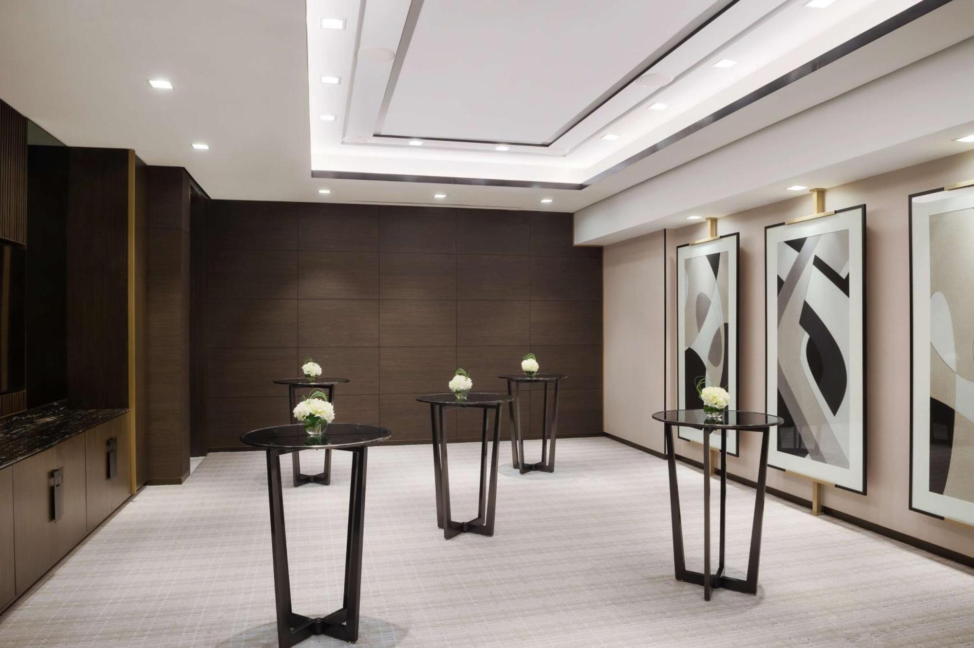Waldorf Astoria Kuwait Otel Kuveyt Dış mekan fotoğraf The Westin Hong Kong
