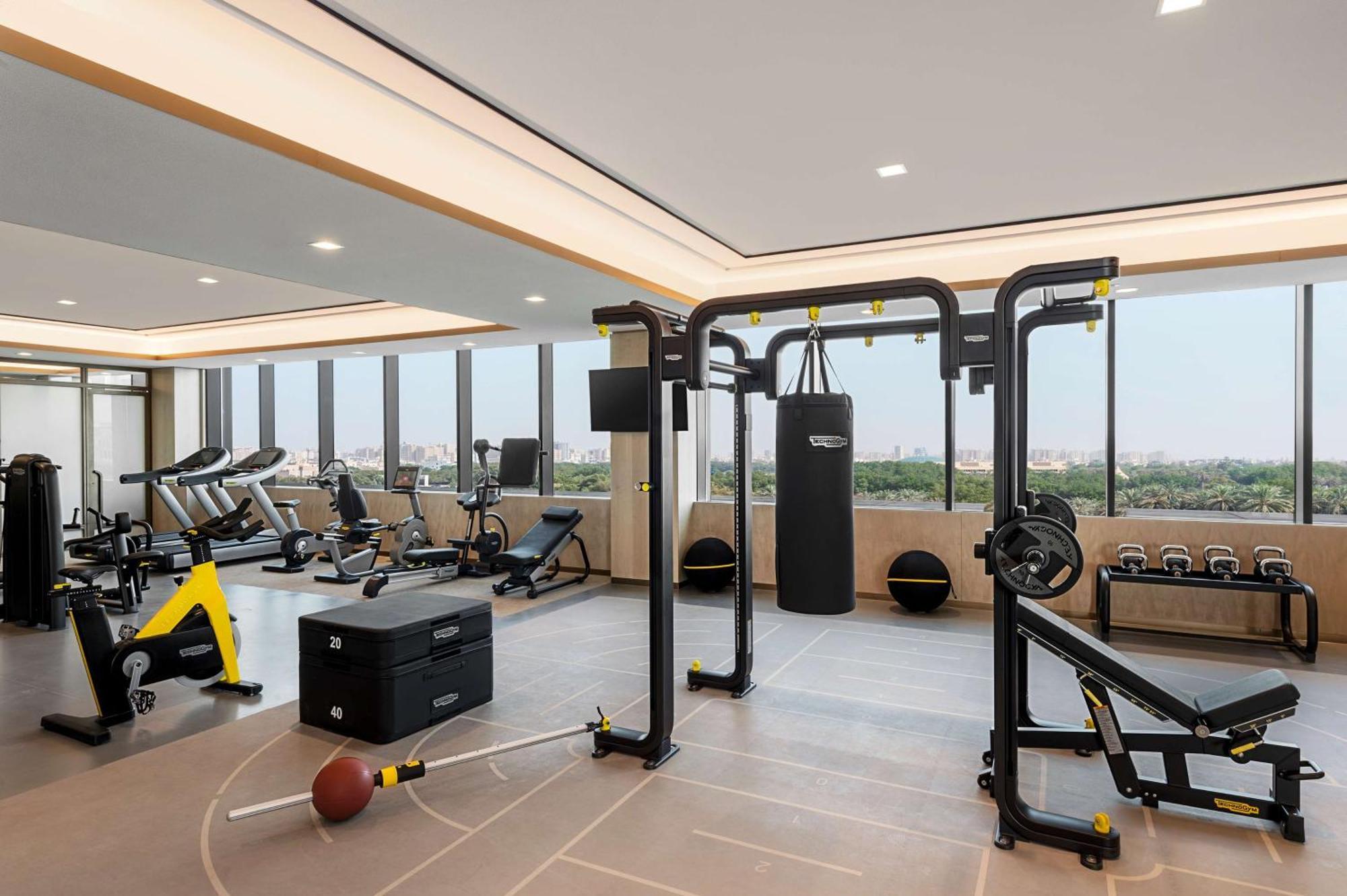 Waldorf Astoria Kuwait Otel Kuveyt Dış mekan fotoğraf A gym in a hotel